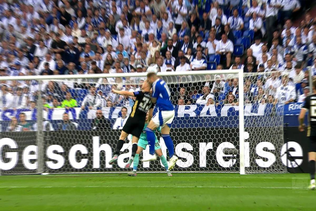 Er spielte einst für den HSV und Hertha in der Bundesliga, dann versank Pierre-Michel Lasogga in der Bedeutungslosigkeit. Nun darf er nach sechs Jahren Abstinenz mal wieder Zweitliga-Luft schnuppern.