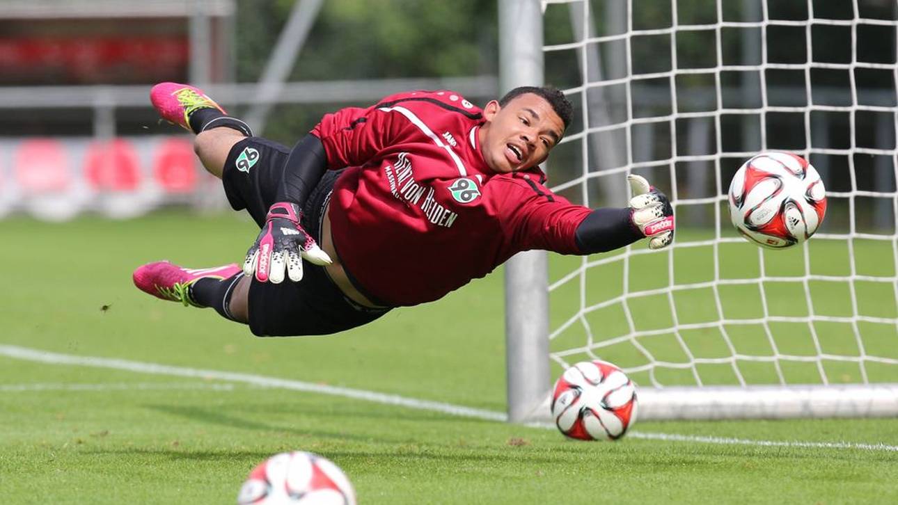 Ronwen Williams 2014 bei einem Training bei Hannover 96