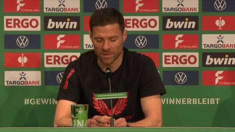 Im Pokalfinale zwischen Kaiserslautern und Leverkusen wird Lukas Hradecky im Tor der Werkself stehen. Das erklärt Trainer Xabi Alonso vor dem Spiel. 