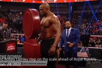 WWE-Champion Brock Lesnar und Herausforderer Bobby Lashley begeben sich vor ihrem Showdown beim Royal Rumble auf die Waage. Auch letzte Giftpfeile fliegen hin und her...