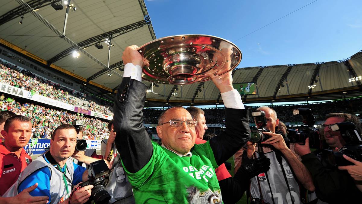 Eine noch furiose Rückrunde legte 2009 der VfL Wolfsburg hin. Mit 43 Punkten und 14 Siegen aus den letzten 16 Spielen rückten die Wölfe von Platz 9 auf Platz 1 vor. Felix Magath verabschiedete sich als Sensationsmeister zum FC Schalke 04