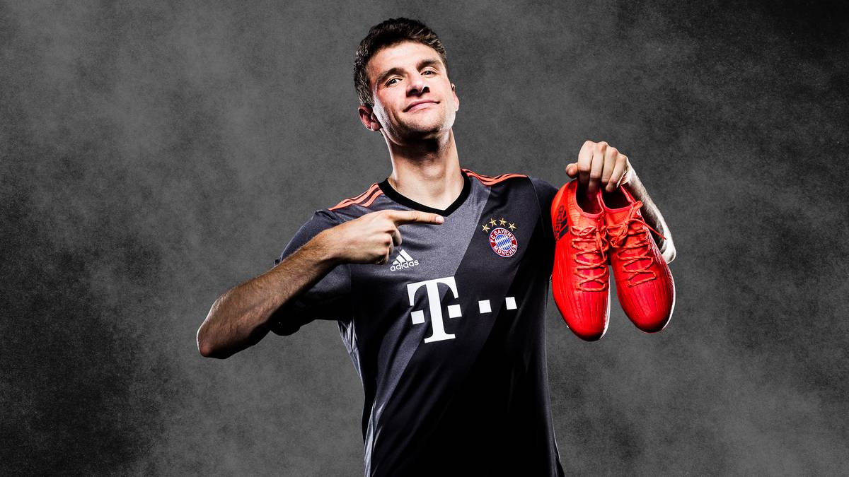 Auswärts tritt der Rekordmeister in Saison 2016/17 dagegen häufiger ganz in Schwarz auf