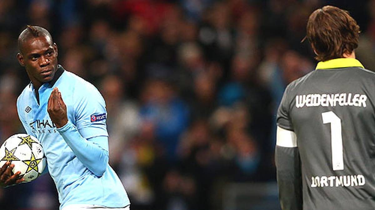 Wenn er aber spielt, können sich Fans und Gegenspieler auf einiges gefasst machen. Hier kommentiert er Roman Weidenfellers Ablenkungsversuche vor einem Strafstoß gegen den BVB
                  
                  