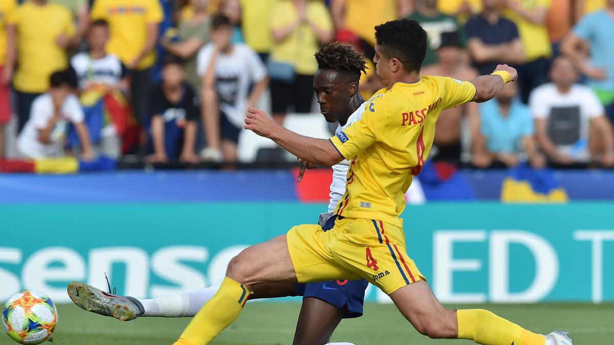 ALEXANDRU PASCANU: Nach zwei Startelfeinsätzen wurde der Abwehrspieler im dritten Spiel aufgrund einer drohenden Gelbsperre geschont. Zog mit seinen Eltern früh nach England und steht bei Leicester City unter Vertrag. Dort wurde er in der Saison 2016/'17 zum Spieler des Jahres der U23 gewählt. Punkt für Deutschland - 4:1