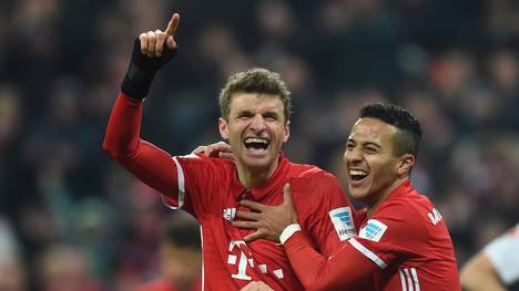 Thomas Müller und Thiago stehen beim FC Bayern in der Startelf