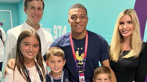 Kylian Mbappé hat sich nach seinem Doppelpack gegen Dänemark von der Trump-Familie feiern lassen.
