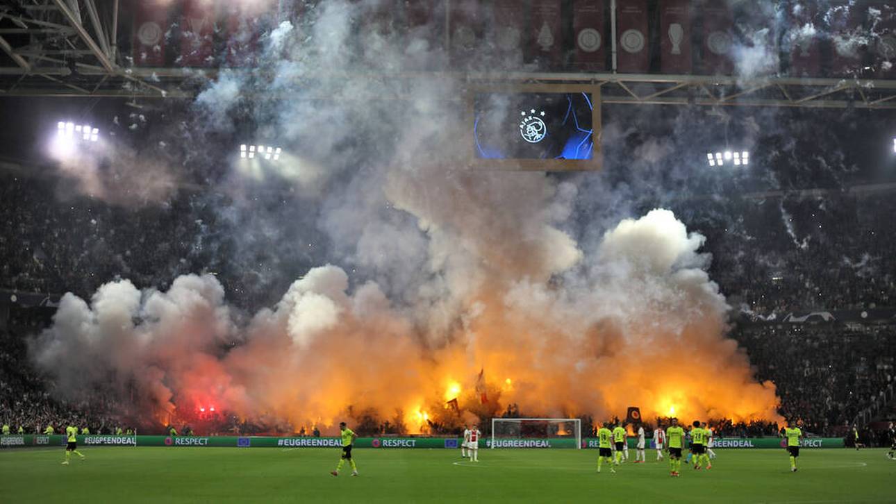 Pyro-Wahnsinn bei BVB-Auftritt in Amsterdam