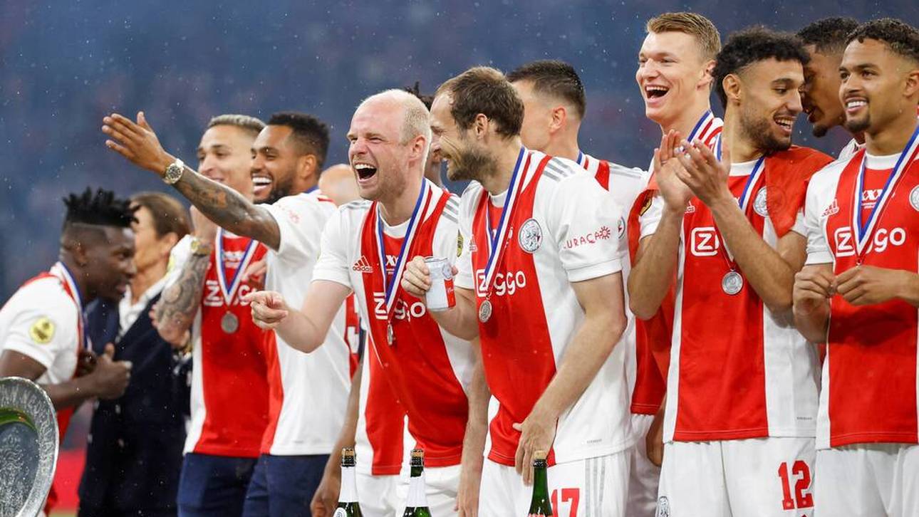 Ten Hag feiert Titel zum Abschied