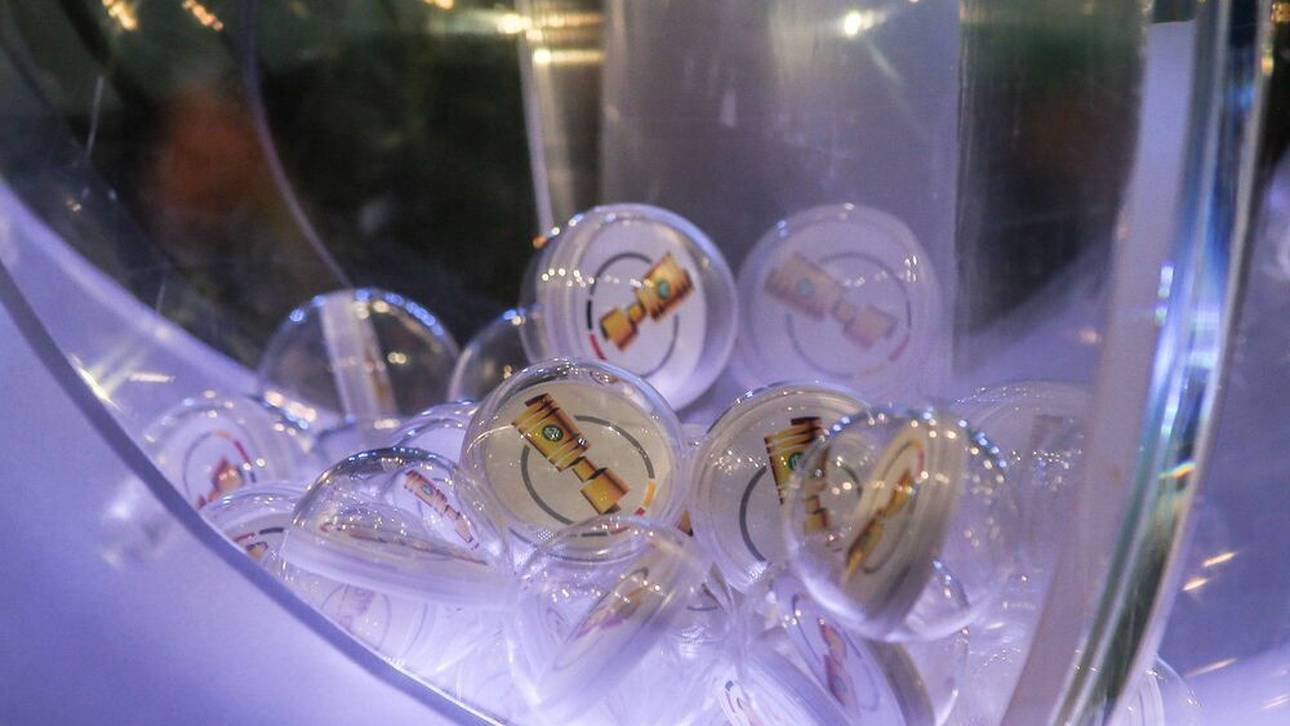 Bayern und BVB ziehen Zweitligisten