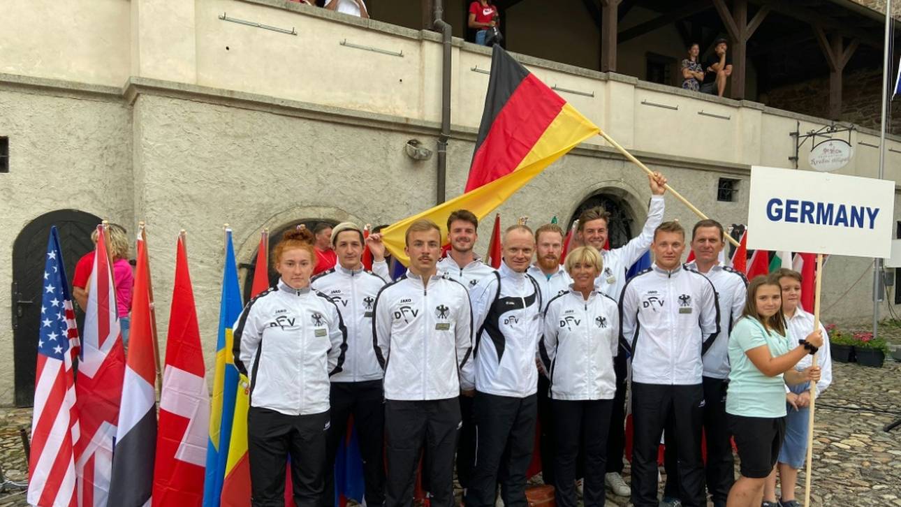 Fallschirmspringen: WM-Titel für Weber und Griesheimer