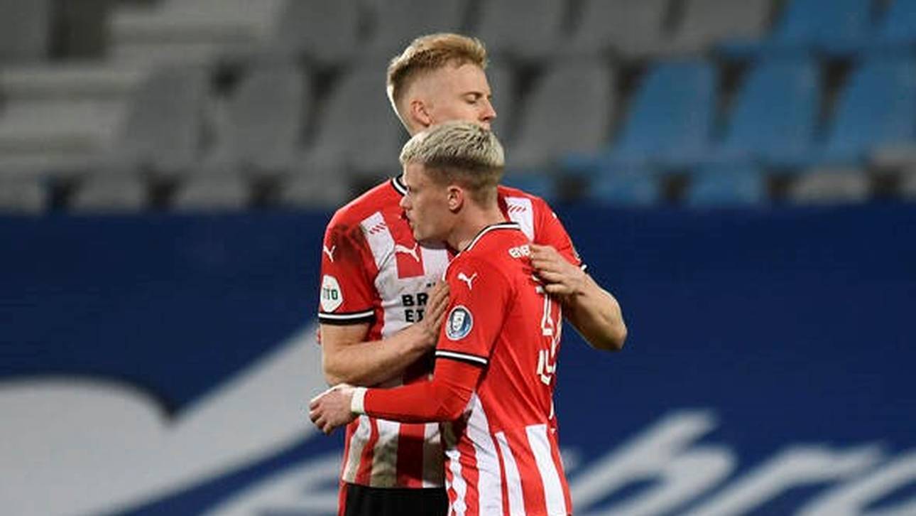 Philipp Max (v.) und Timo Baumgartl im Trikot von PSV Eindhoven