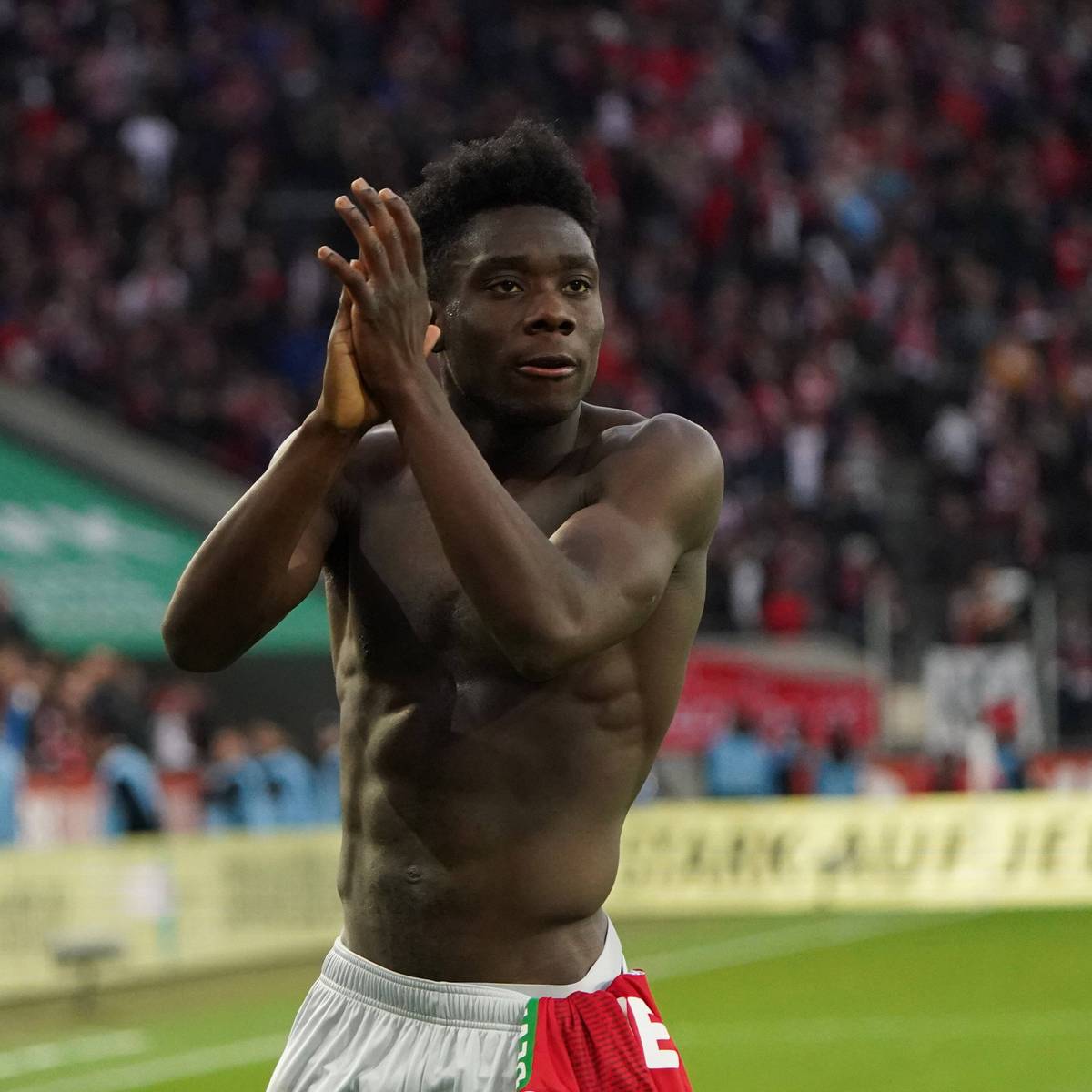 Alphonso Davies Verlangert Beim Fc Bayern Sein Aufstieg Zum Star