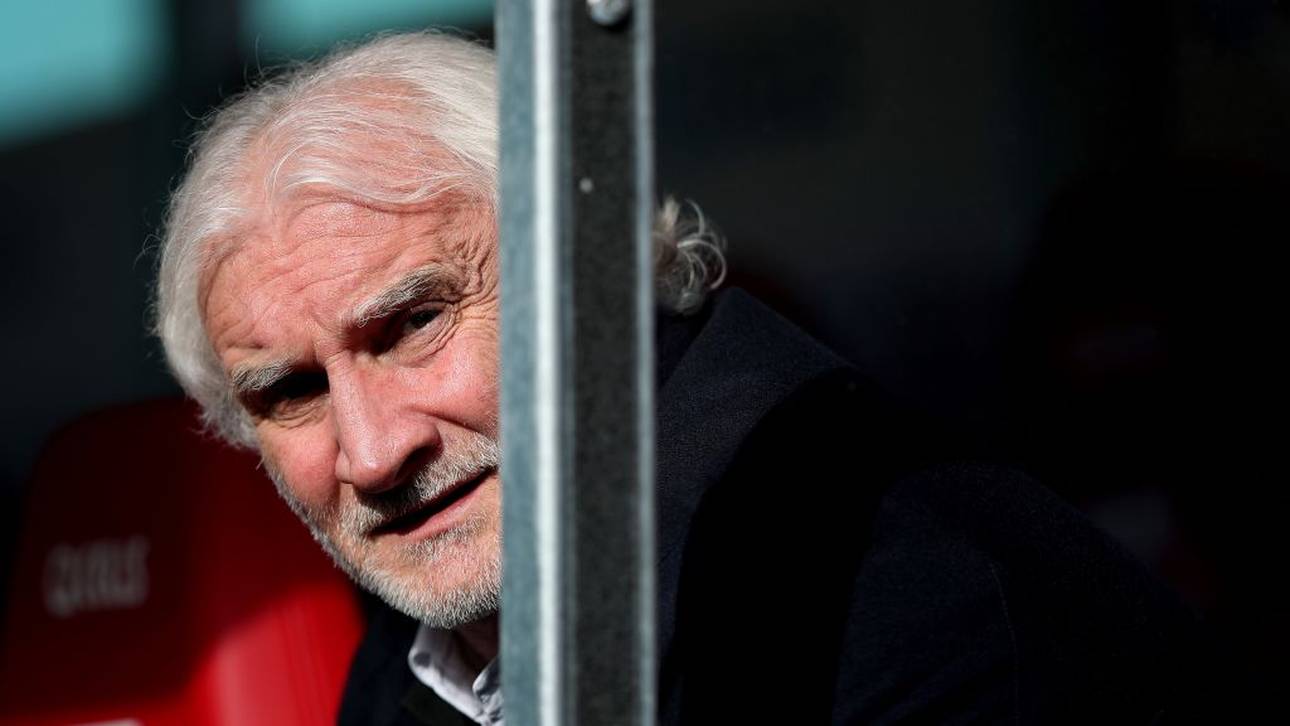 Völler: Gehaltsverzicht für alle