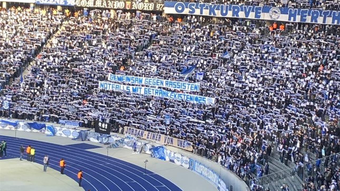 Die Hertha-Fans stellen sich hinter Jordan Torunarigha