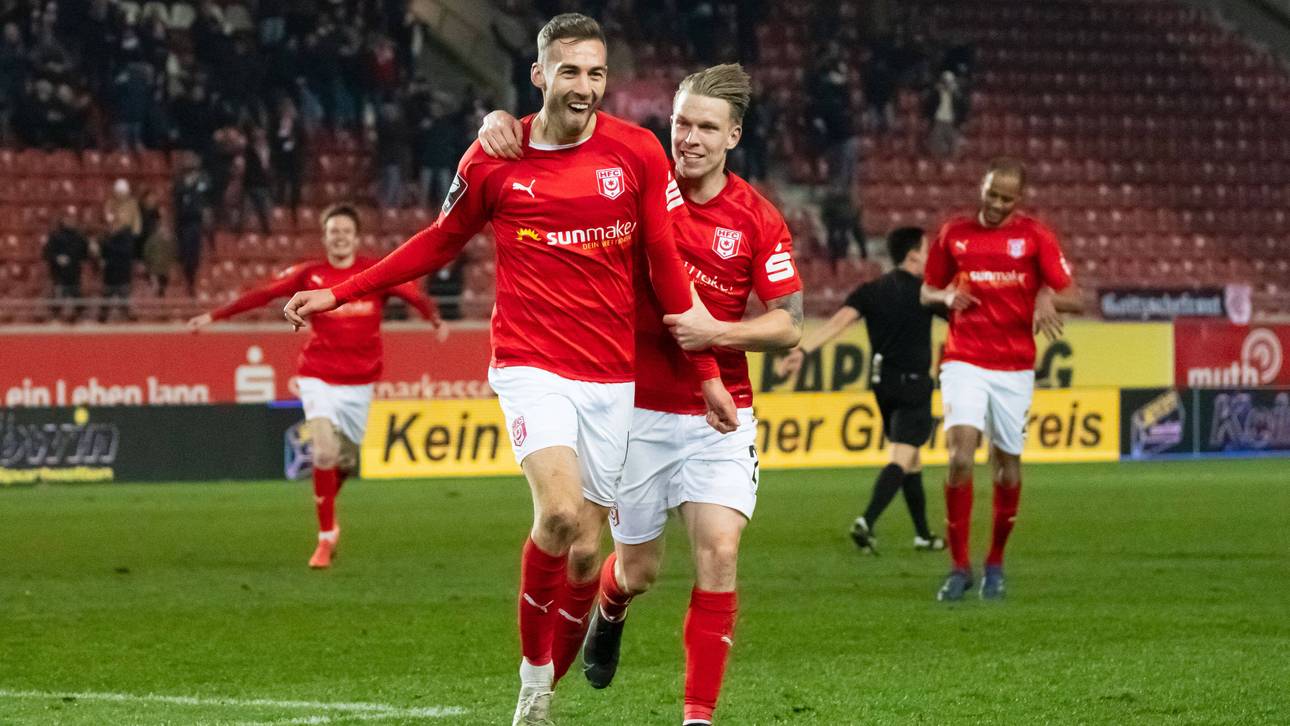 Halle feiert wichtigen Sieg