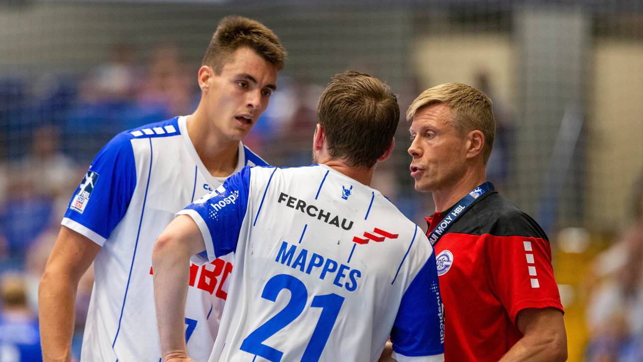 Julian Köster, Dominik Mappes und VfL-Trainer Gudjon Valur Sigurdsson bilden in Gummersbach ein Erfolgstrio
