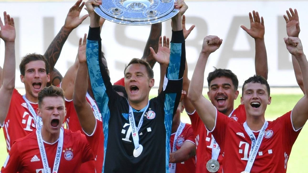 19.37 Uhr: DFL-Chefin überreicht Neuer Meisterschale