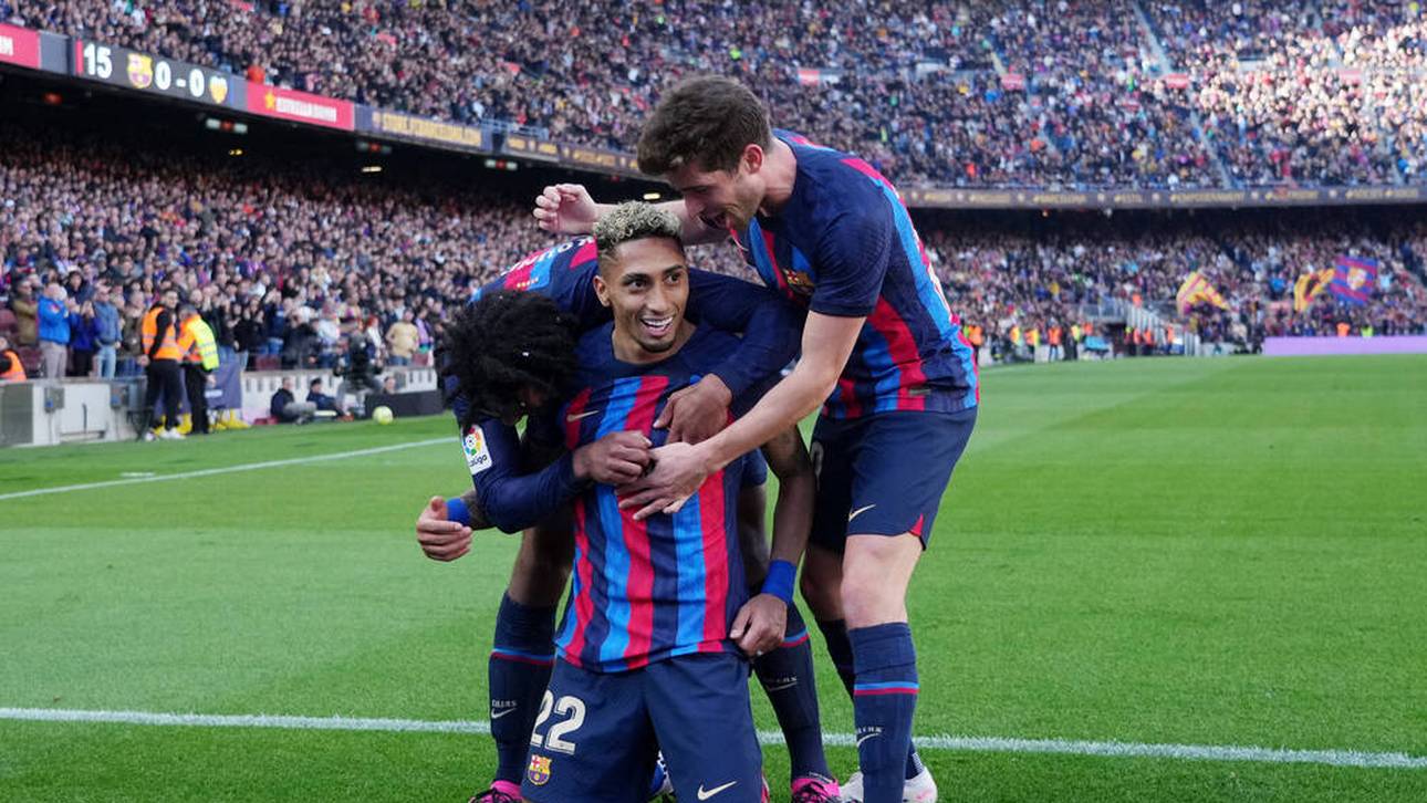 Barca siegt nach Rot und Elfer-Fail