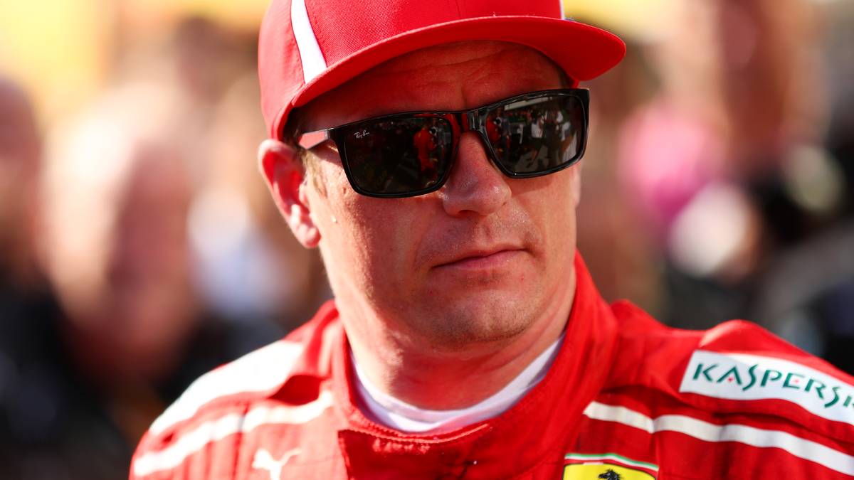 Als Räikkönen darauf angesprochen wird, dass er die Präsentation von Pelé gerade verpasst hat und ob er darüber hinwegkommen würde, konterte dieser: "Ja. Ich war kacken"