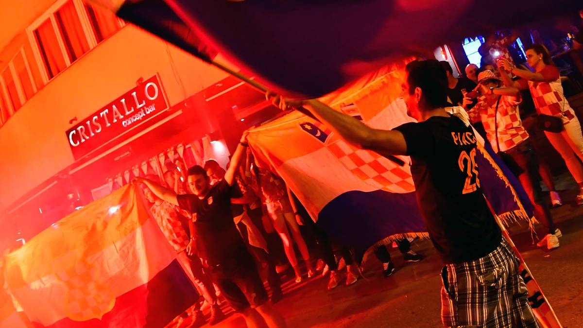 SCHWEIZ - BLICK: "Die Kroaten schaffen Historisches! Mandzukic taucht plötzlich vor dem englischen Tor auf - und trifft eiskalt. In der 109. Minute. Die 'Three Lions' sind gebändigt und gebodigt. Football is not coming home..."