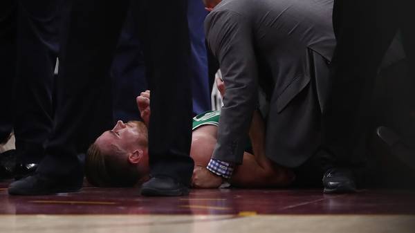 Gordon Hayward sofre lesão gravíssima na abertura da temporada da NBA -  Estadão