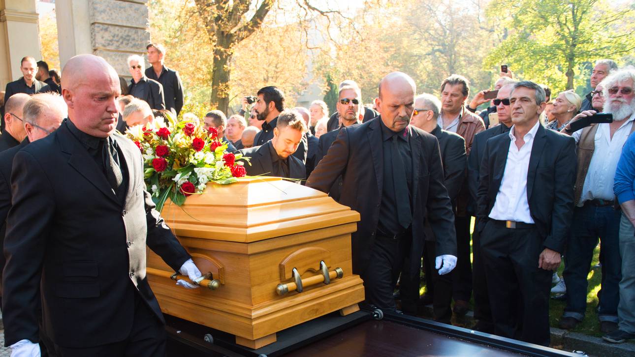 Trauerfeier für Rocky in Berlin