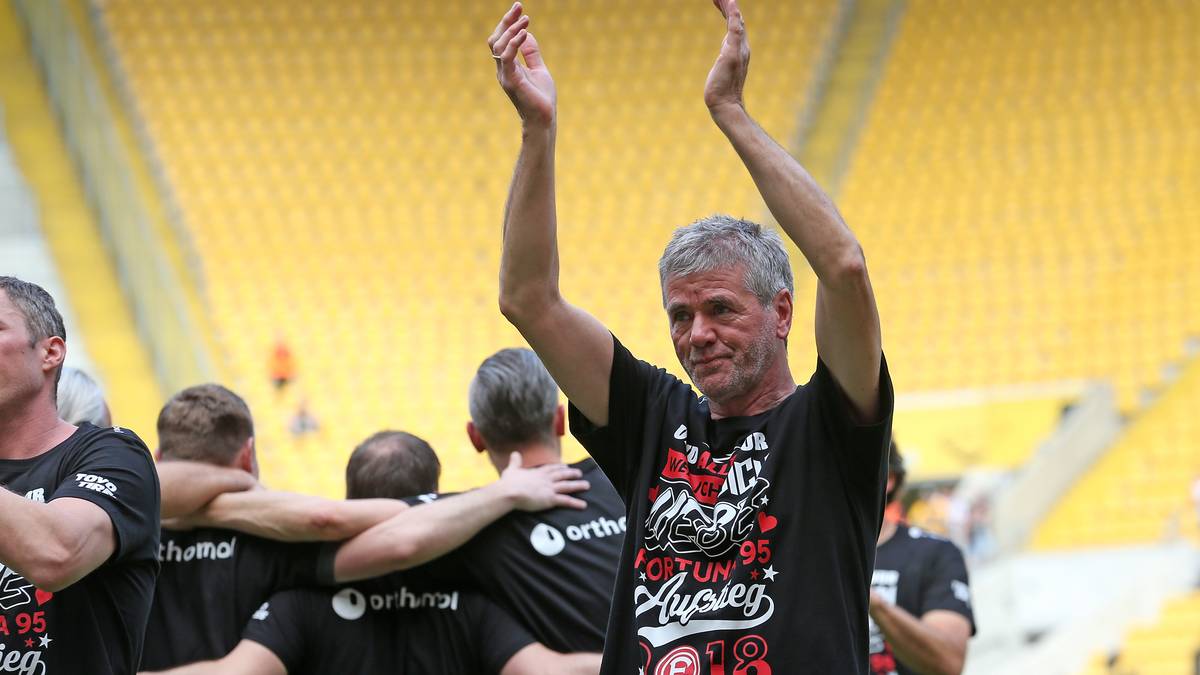 Auch der sonst eher ruhige Trainer Friedhelm zeigt Emotionen