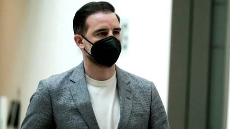 Wurde Christoph Metzelder zu milde bestraft? Nationalspieler Toni Kroos sieht das so und sagt deutlich seine Meinung.