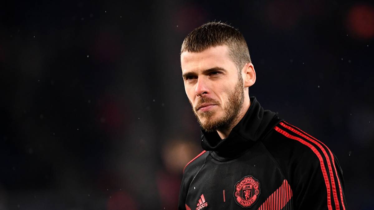 Manchester wolle den Spanier keinesfalls ziehen lassen, heißt es weiter. Und Courtois ist nach Madrid gegangen, um näher bei seinen Kindern zu sein. Auch der Belgier wird somit nicht wechseln