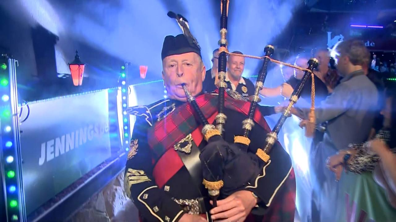 World Seniors Darts Masters: Les Wallace besiegt John Lowe mit 4:1