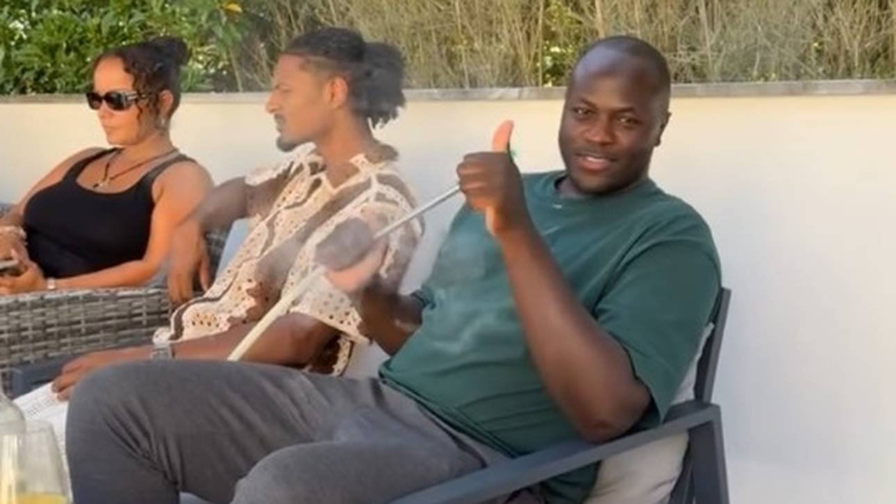 Sébastian Haller (M.) fehlt im Trainingslager des BVB. Dieses Bild veröffentlichte Mamadou Sakho