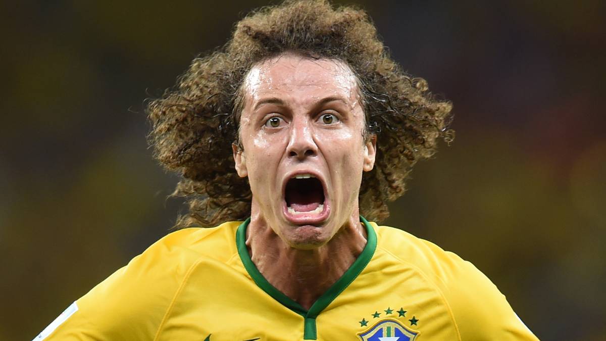 DAVID LUIZ: Haarpracht? Klar, David Luiz. Ob Freunde ihn Lui nennen dürfen, muss noch geklärt werden. Als robuster Verteidiger macht er auf jeden Fall Eindruck - und hält den Laden bei Chelsea und Brasilien meistens dicht
