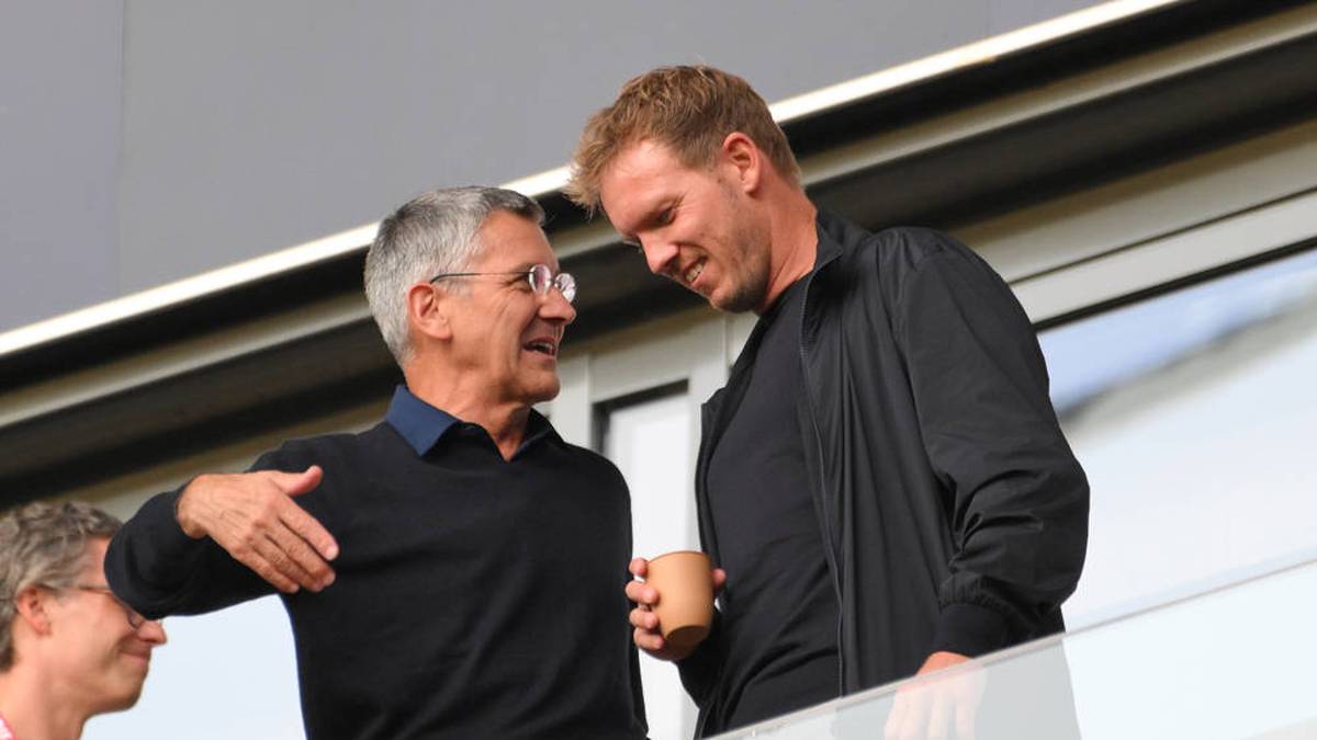 Julian Nagelsmann hält auch als Bundestrainer Kontakt zu Bayern-Präsident Herbert Hainer