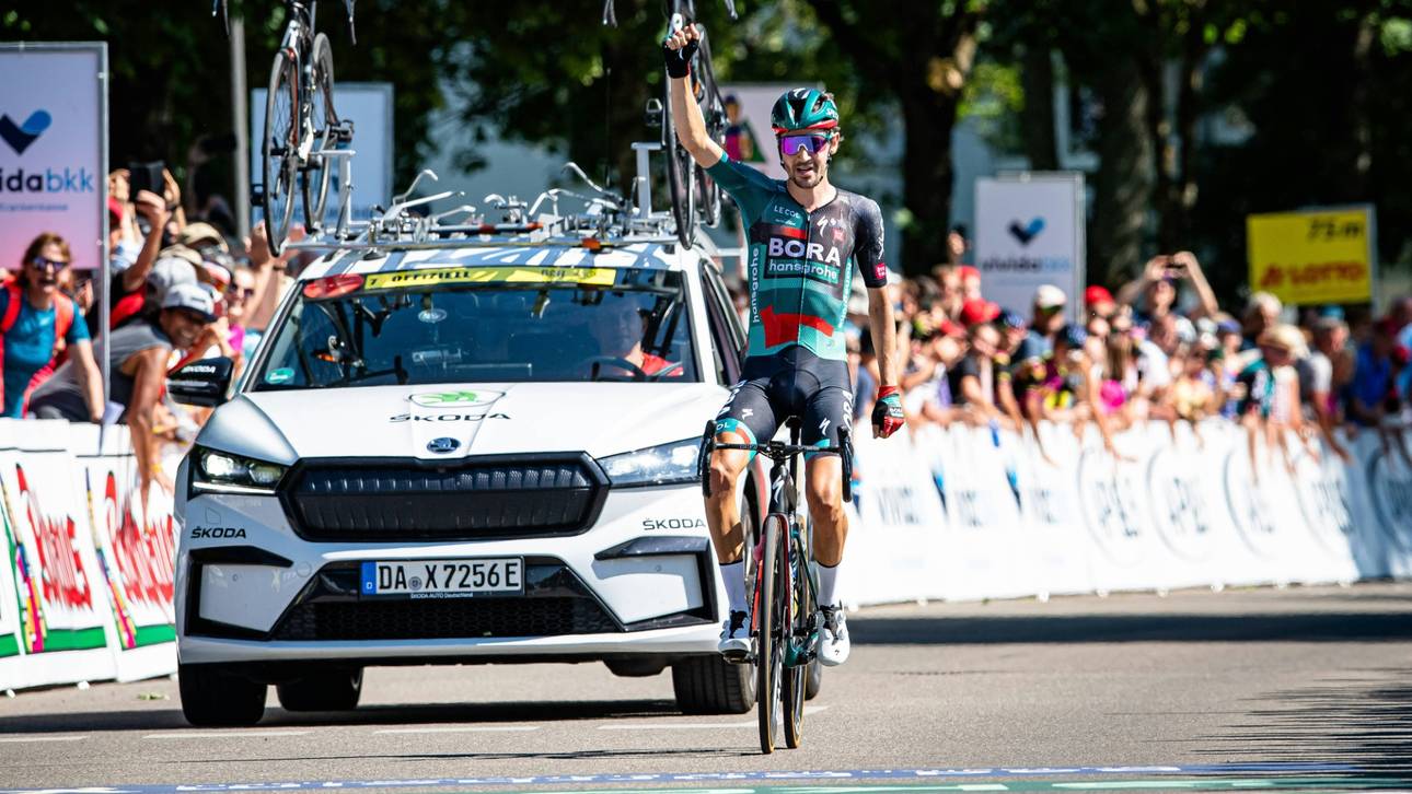 Buchmann im Meistertrikot zur Tour