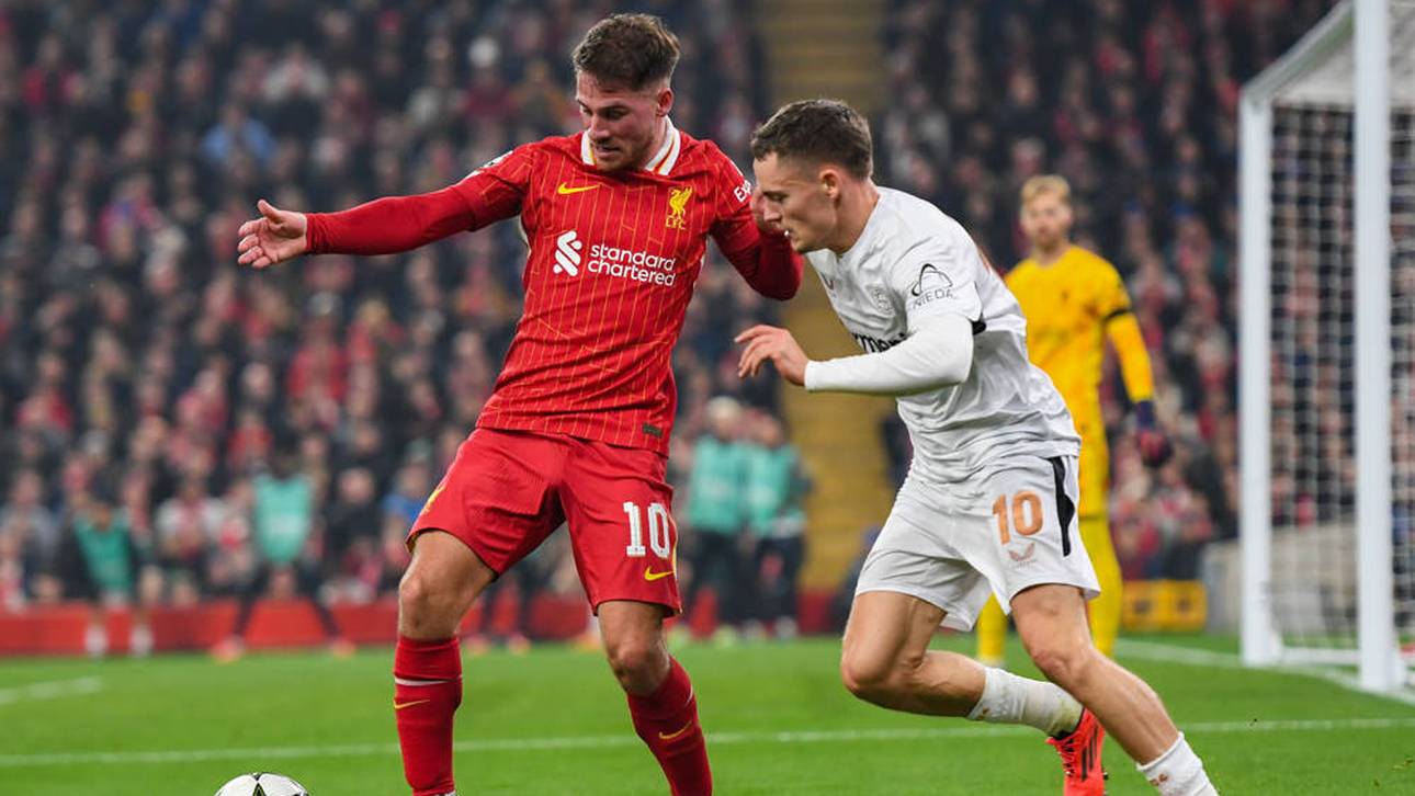 Florian Wirtz (r.) könnte künftig eine Position vor Alexis Mac Allister (l.) beim FC Liverpool auflaufen