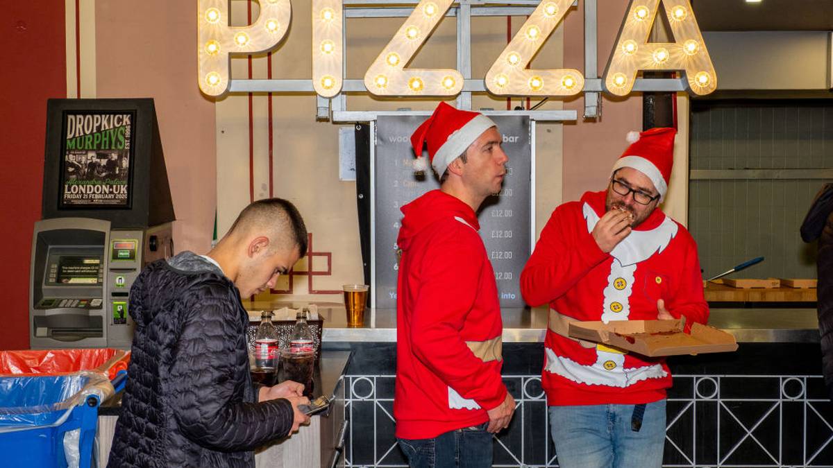 Dann wird nochmal Verstärkung für einen langen spaßigen Abend besorgt. Mit Pizza, ...