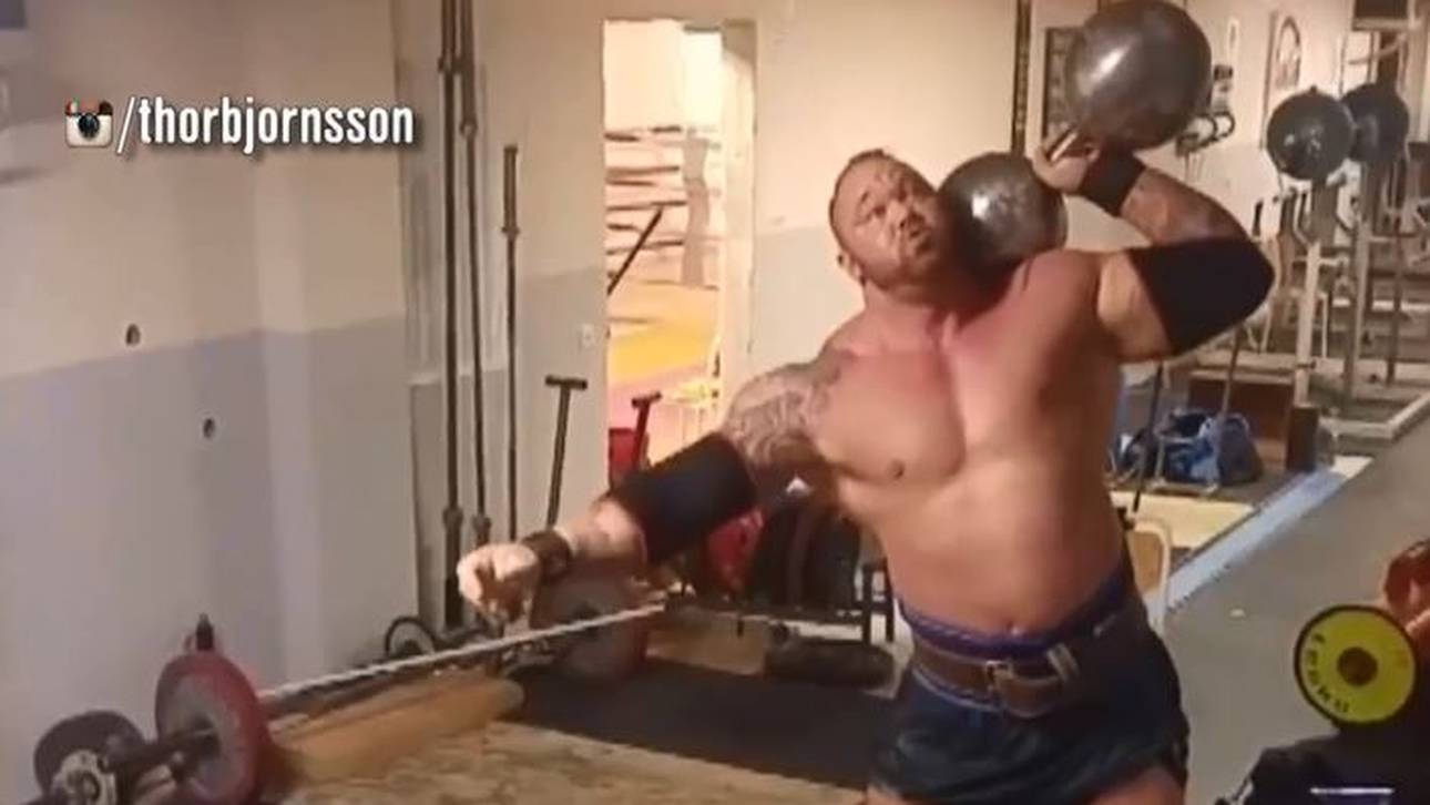 Fantasy-Star stemmt einhändig 129 kg