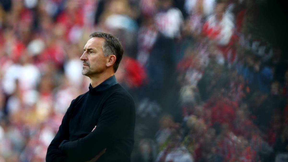 Hier herrscht Bedarf: Neu-Coach Beierlorzer will voll auf Offensive setzen. "Wir müssen Dynamik dazuholen", sagte Beierlorzer der "Sport Bild". Zunächst liegt der Fokus aber auf defensiver Absicherung: Gefahndet wird daher noch nach zwei Sechsern und einem Innenverteidiger