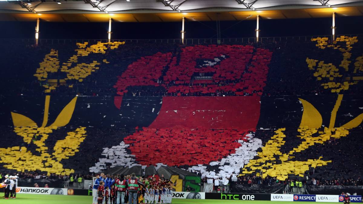Beim vor dieser Saison letzten Auftritt der Frankfurter Eintracht auf europäischem Parkett ließen sich die Anhänger ebenfalls nicht lumpen. Ein weniger aggressiver Adler schmückte in der Spielzeit 2013/14 das Tribünenbild