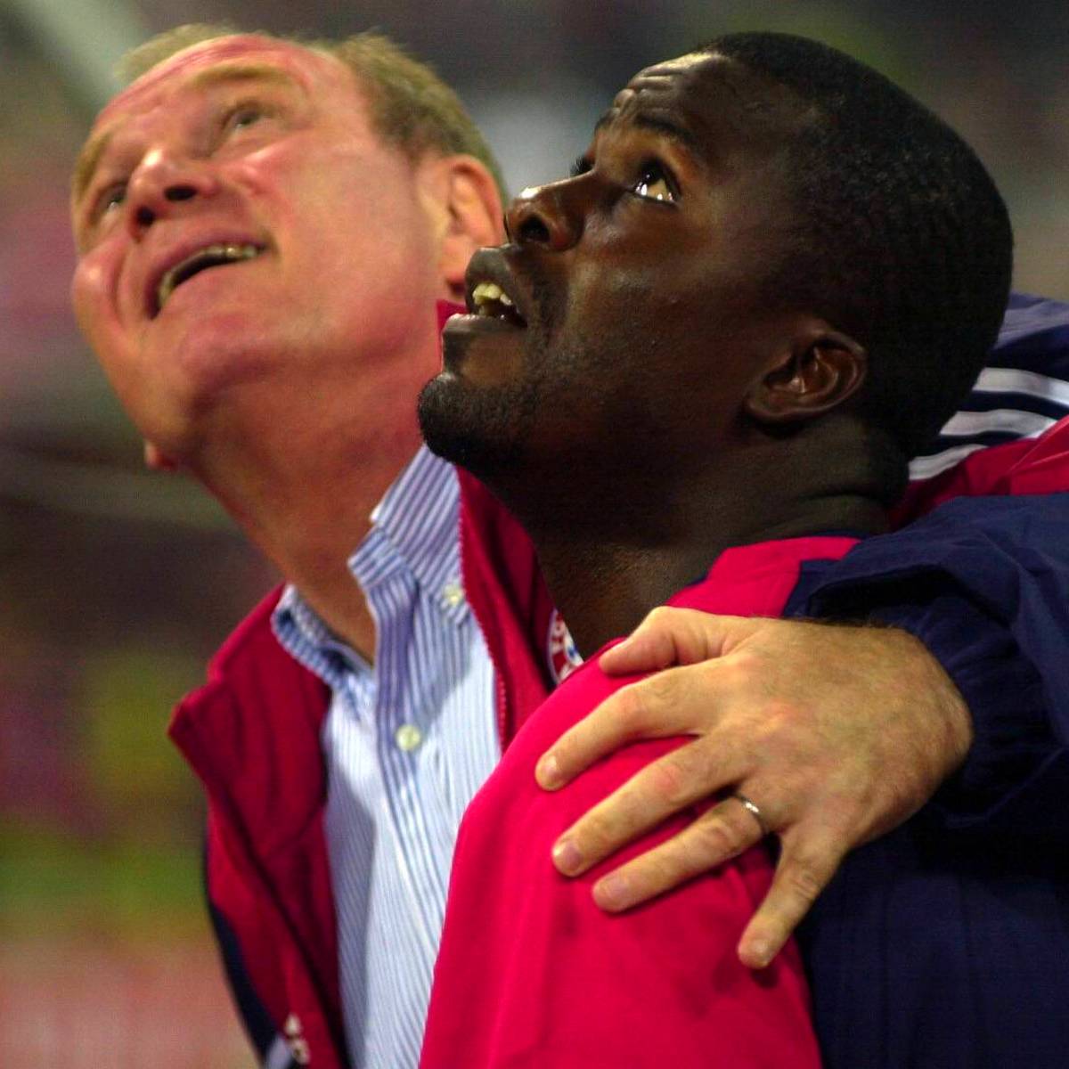 Fc Bayern Munchen Wie Uli Hoeness Sammy Kuffour Unterstutzte