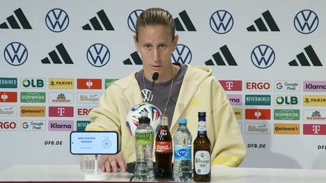 Die Kritik an Ann-Katrin Berger nahm in der jüngeren Vergangenheit zu. Die DFB-Torhüterin lässt sich davon aber nicht beirren. Für das Lesen schlechter Nachrichten sind ihre Teamkolleginnen zuständig.