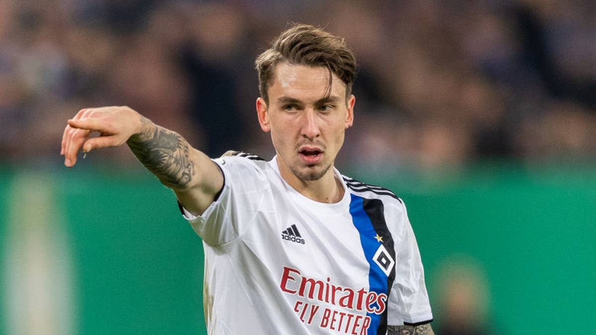 Der Vertrag des defensiven Mittelfeldspielers in München läuft bis 2021. "Wir sehen hier die Chance, dass eines unserer Talente nach überzeugenden Lehrjahren im Profifußball zum FC Bayern zurückkehrt und Mitglied unserer Mannschaft wird", sagte Salihamidzic Anfang Oktober der "Sport Bild"