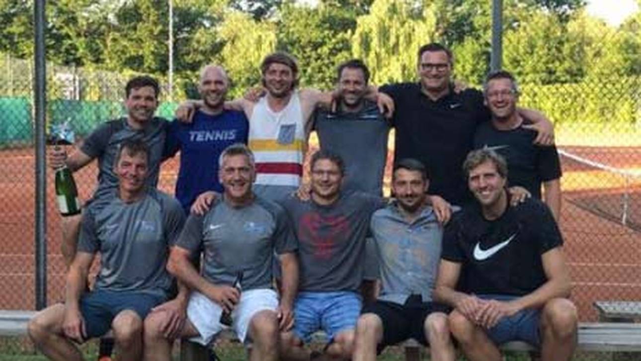 Nowitzki wird im Tennis Meister