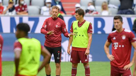 Julian Nagelsmann muss auf der Rechtsverteidigerposition nach dem Ausfall von Pavard umbauen. So will Bayern das Problem lösen.
