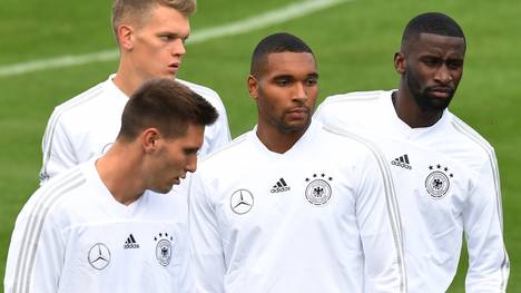 Nationalspieler Antonio Rüdiger stand beim  beim FC Chelsea zuletzt einmal mehr im Kader. Dem  kicker zufolge könnte Rüdiger nun ganz schnell den Abflug machen - und zwar zu einem Schwergewicht des europäischen Fußballs. 