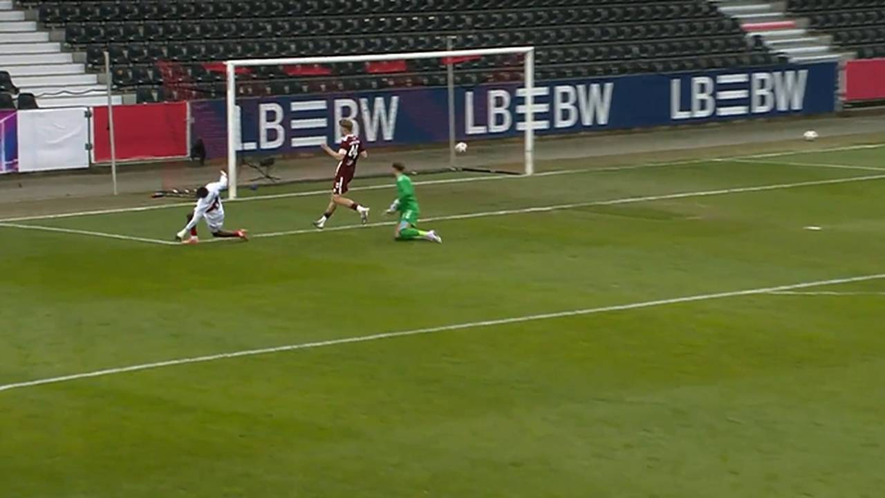 VfB Stuttgart II - SSV Jahn Regensburg | Highlights der 3. Liga im Video
