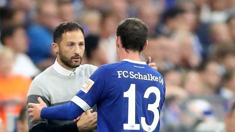 Schalke 04: Domenico Tedesco spricht über Sebastian Rudy, Schalke-Trainer Domenico Tedesco mit Neuzugang Sebastian Rudy 