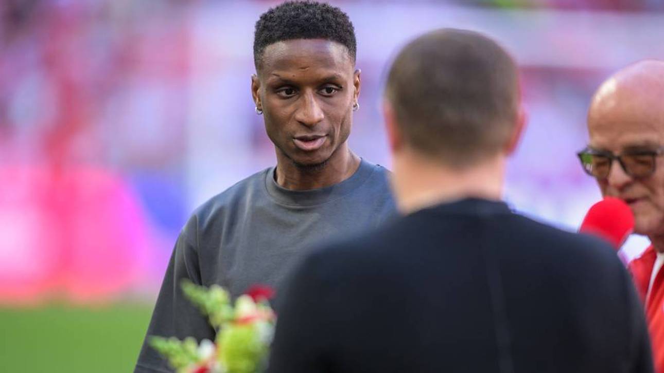 Bouna Sarr wurde beim letzten Heimspiel der Saison vom FC Bayern verabschiedet