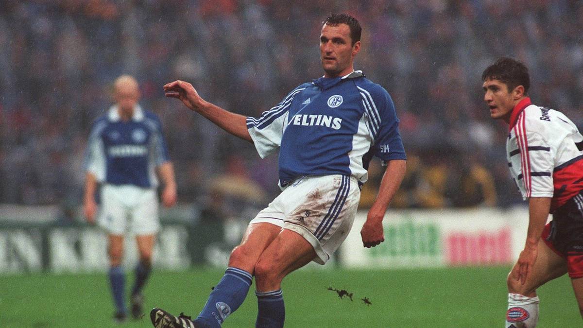 RENE EIJKELKAMP: Als Ersatz für seinen verletzten Landsmann Youri Mulder kam der fast zwei Meter große Stürmer 1997 nach Gelsenkirchen. Nur zwei Jahre später zwang eine Verletzung den schlaksigen Torjäger, der auf Schalke besonders gefeiert wurde, zum Karriereende