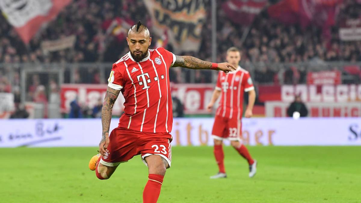 PLATZ 4 - ARTURO VIDAL, 2015 für 37,5 Millionen von Juventus - Leistungsdaten für Bayern: 124 Spiele, 22 Tore, 18 Vorlagen. In der Zeit 6 Titel: 3x Meister. 1x Pokal, 2x Superpokal. 2018 für 18 Millionen zum FC Barcelona